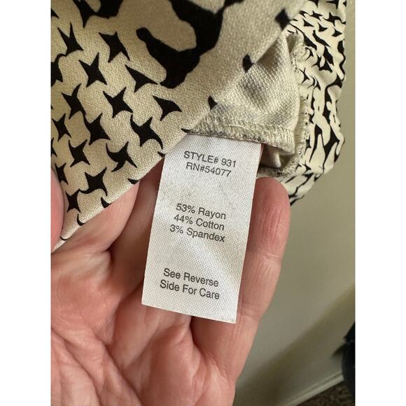 Women's NWOT CAbi Full Zip Geometric Pattern Crop Bomber SS Jacket Stretch MED - Picture 6 of 7